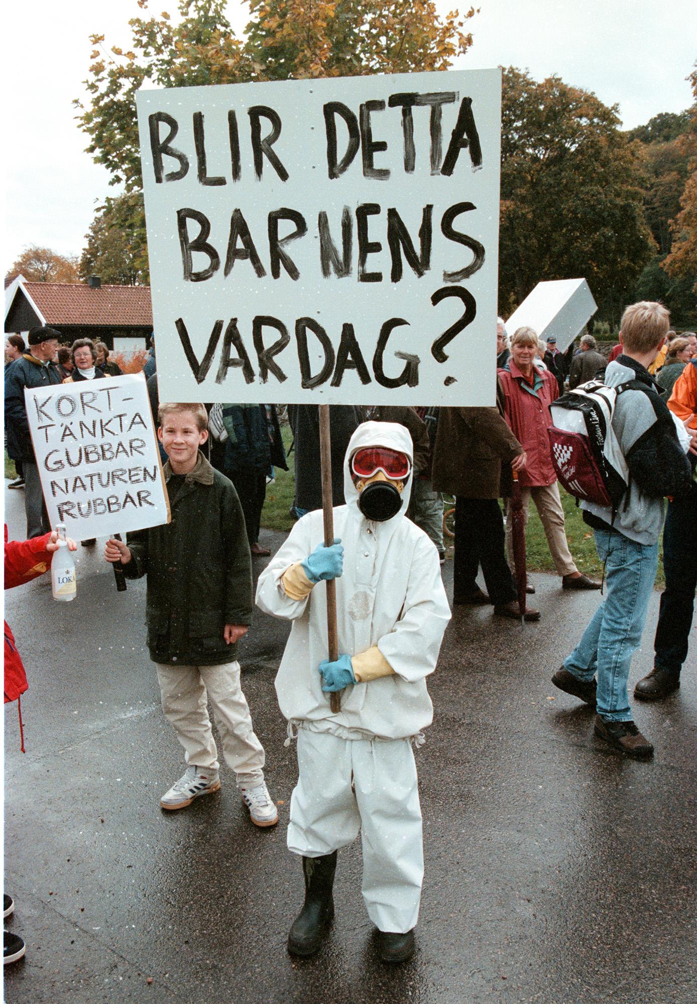 Oktober 1997. 6000 demonstranter protesterar mot tunnelbygget i Båstad.