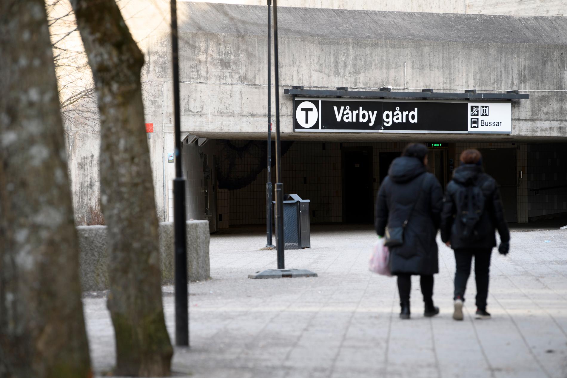 Ett tag efter att många ur nätverket frihetsberövades var det lugnare i Vårby söder om Stockholm. Men snart tog narkotikahandeln fart igen, enligt poliser. Arkivbild.