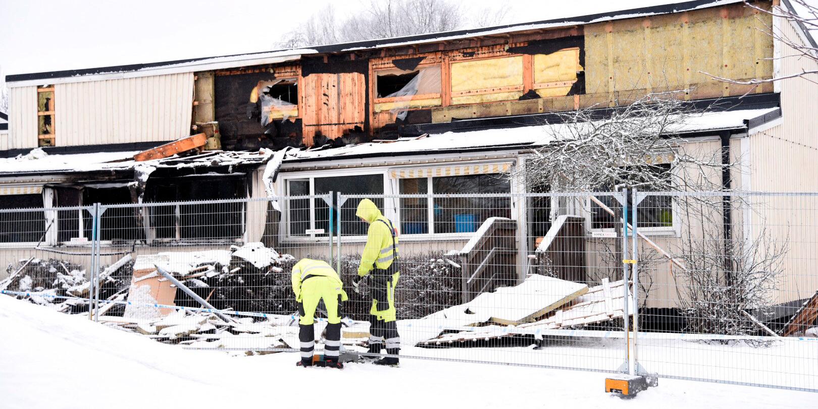Näsbylundens förskola var en av tre fastigheter som drabbades av anlagda bränder i Täby natten mot fredag. Området spärrades av. Polisen har inlett förundersökning gällande mordbrand.