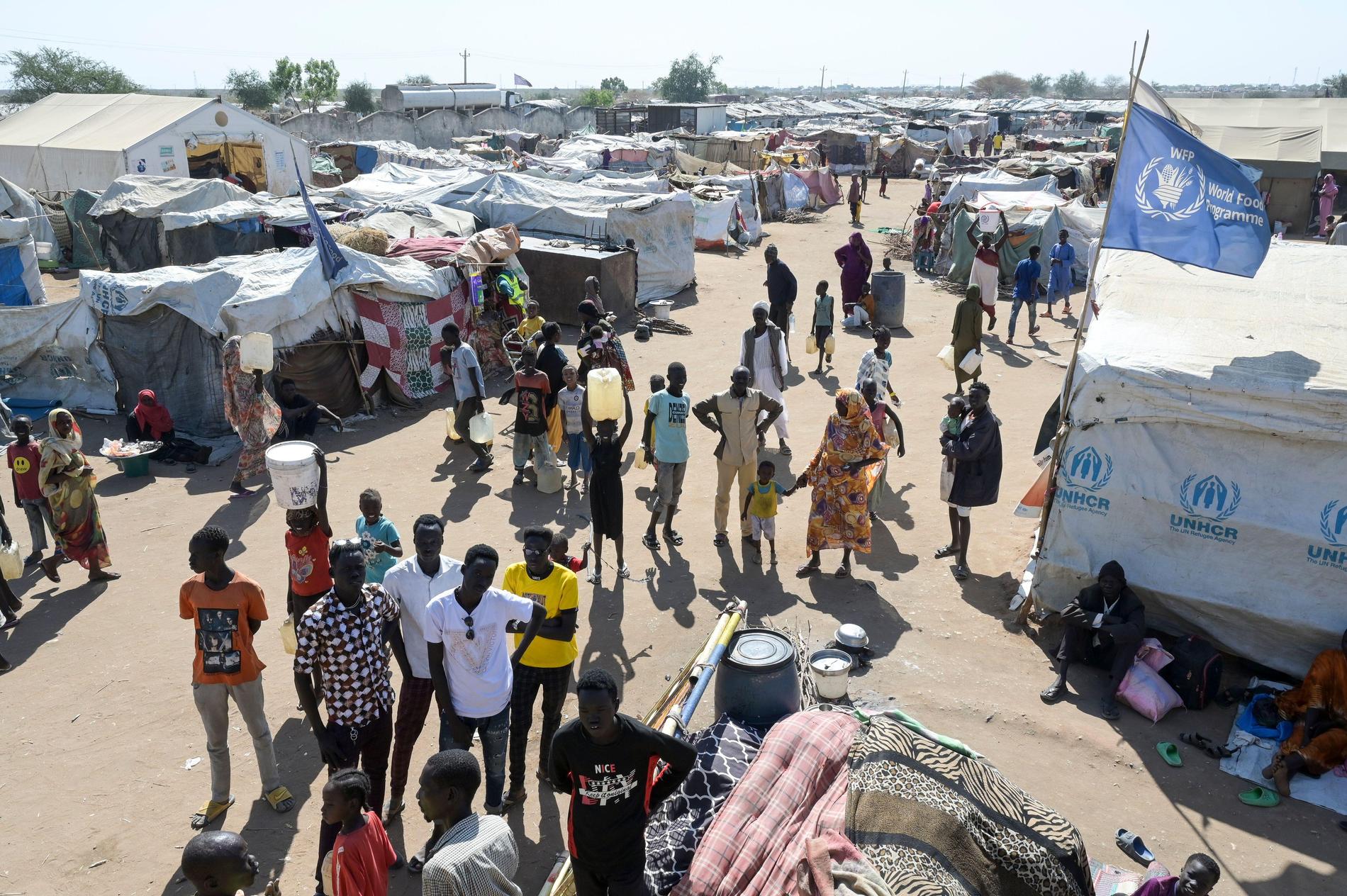 25 miljoner sudaneser, mer än halva befolkningen, är beroende av humanitär hjälp för sin överlevnad.