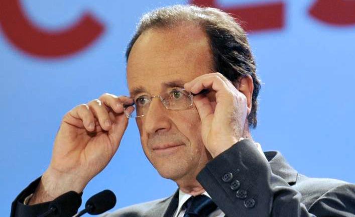 Francois Hollande tog hem första ronden.