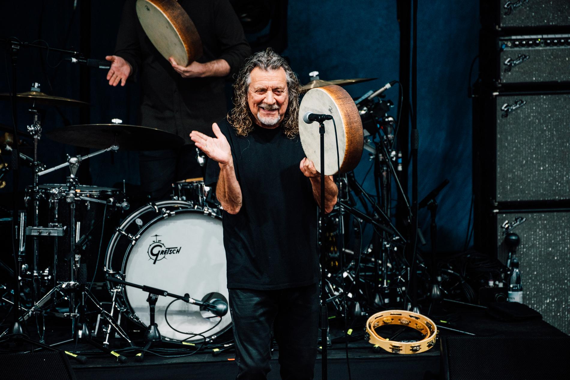 Rocken blir alltid bättre med lite tamburin, tycker Robert Plant.