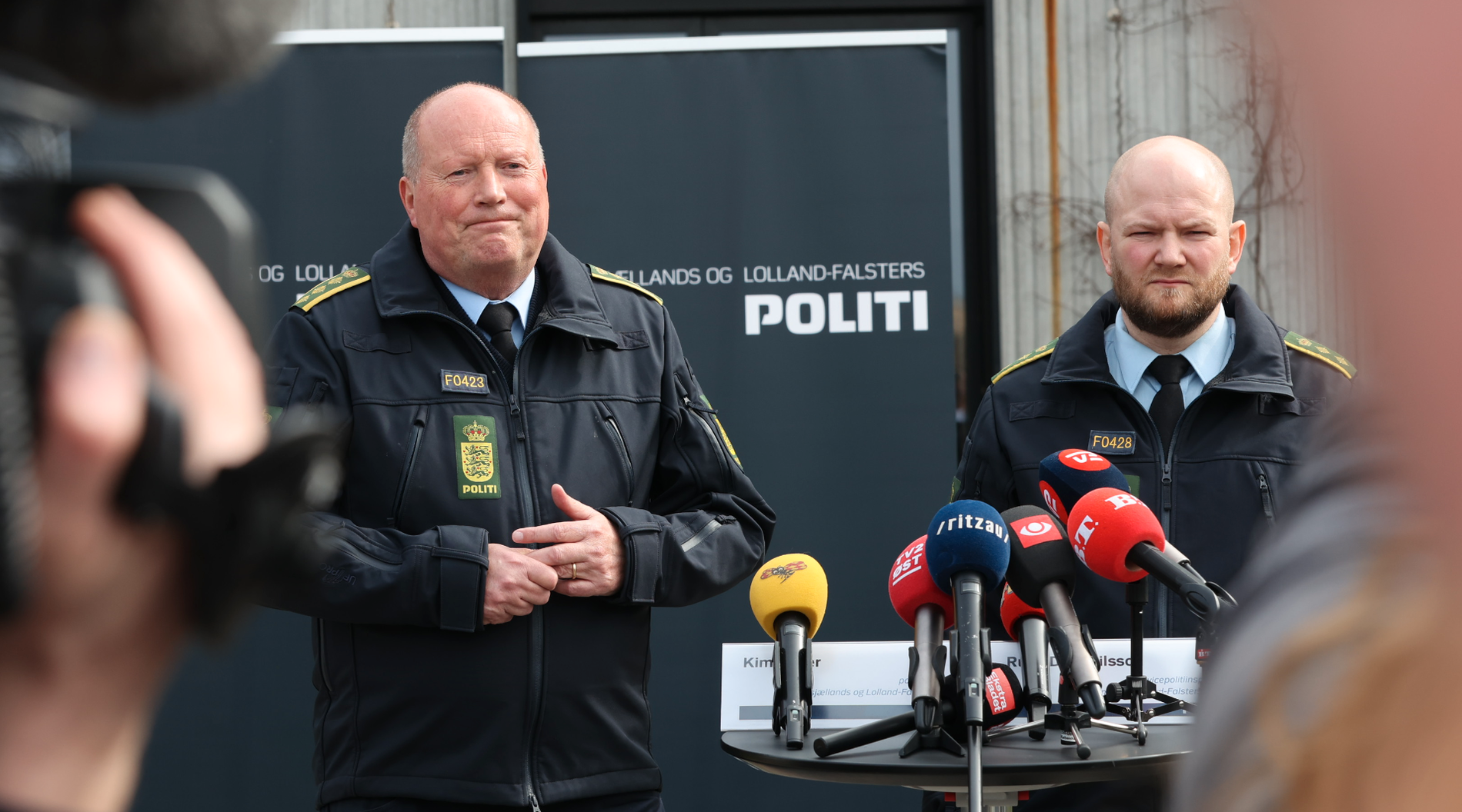 Polischef Kim Kliver och vice polischef Rune Dahl Nilsson under eftermiddagens pressträff. 