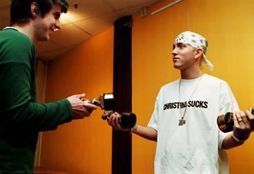 HAR REDAN TRE Aftonbladets reporter Tobias Lindner lämnade över tre Rockbjörnar till Eminem för två år sedan. Nu har han fått två till, för bästa utländska artist och bästa utländska skiva.