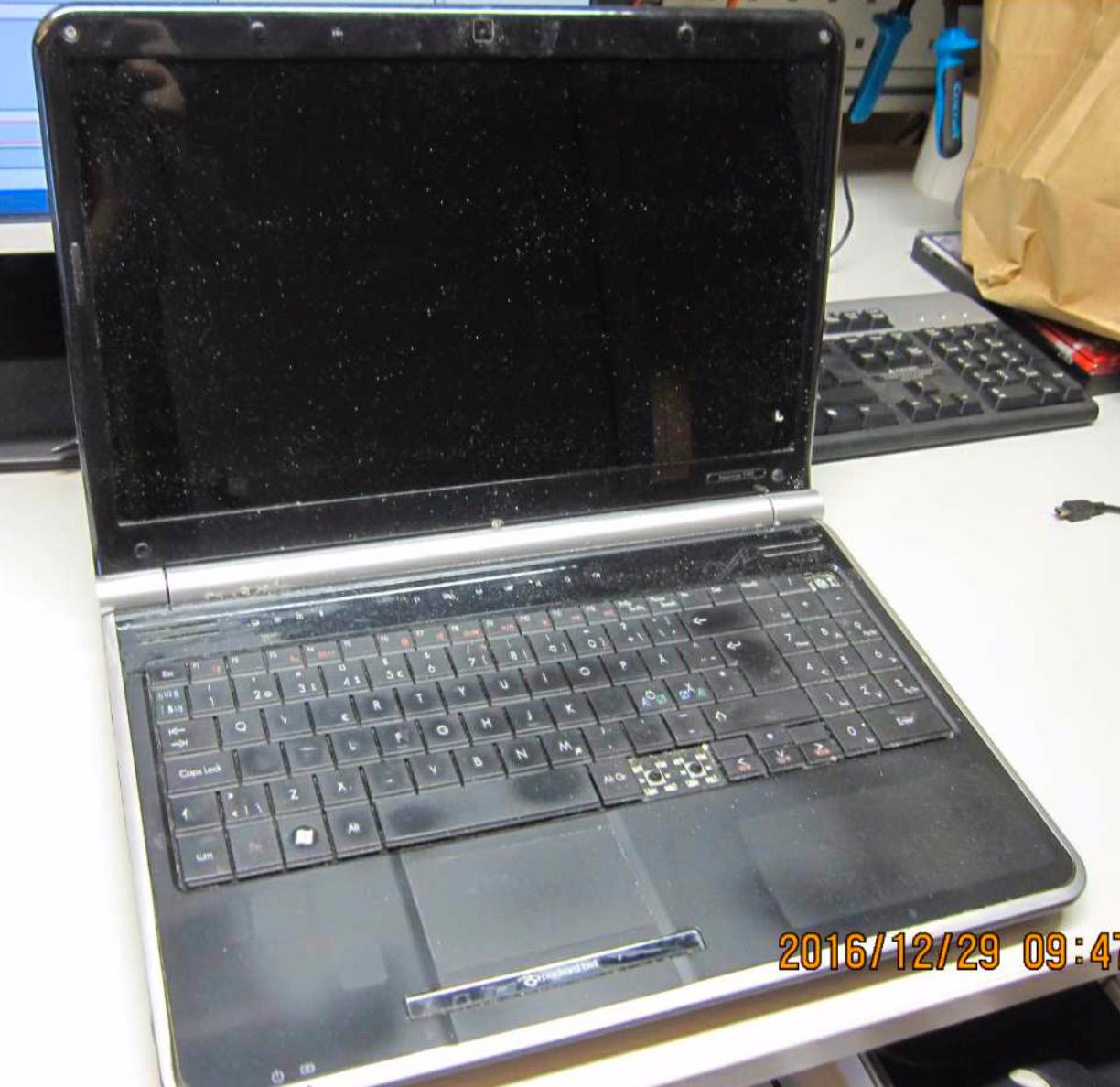 Mannens dator som togs i beslag i den första sexbrottsutredningen.