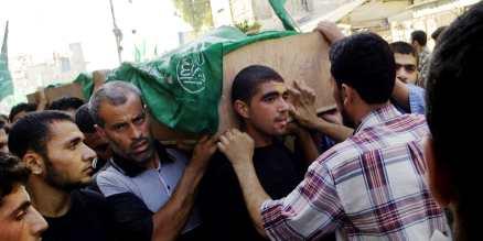 Hamas och de andra militanta palestinska organisationerna laddar upp inför hotet om en invasion av arvsfienden Israel.