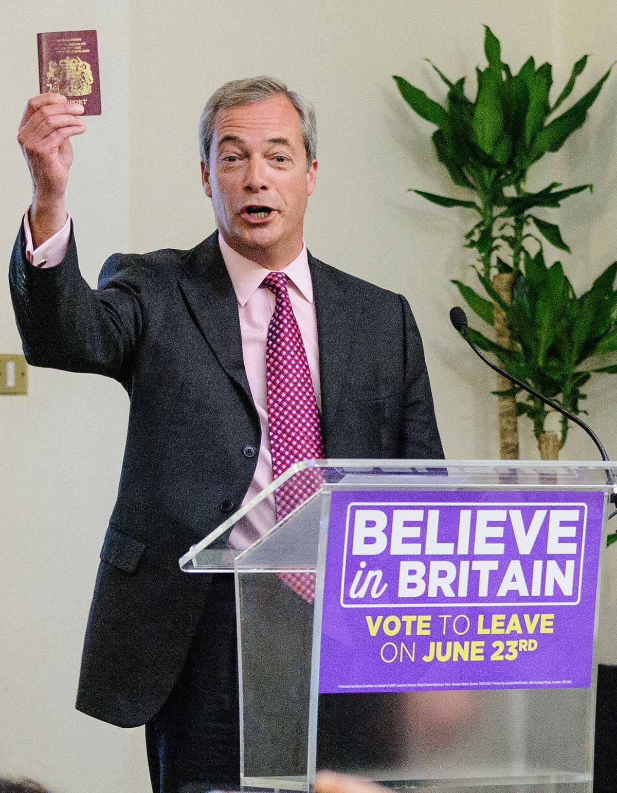 ”Vi har inte ens brittiska pass längre”, sa Nigel Farage vid mötet.