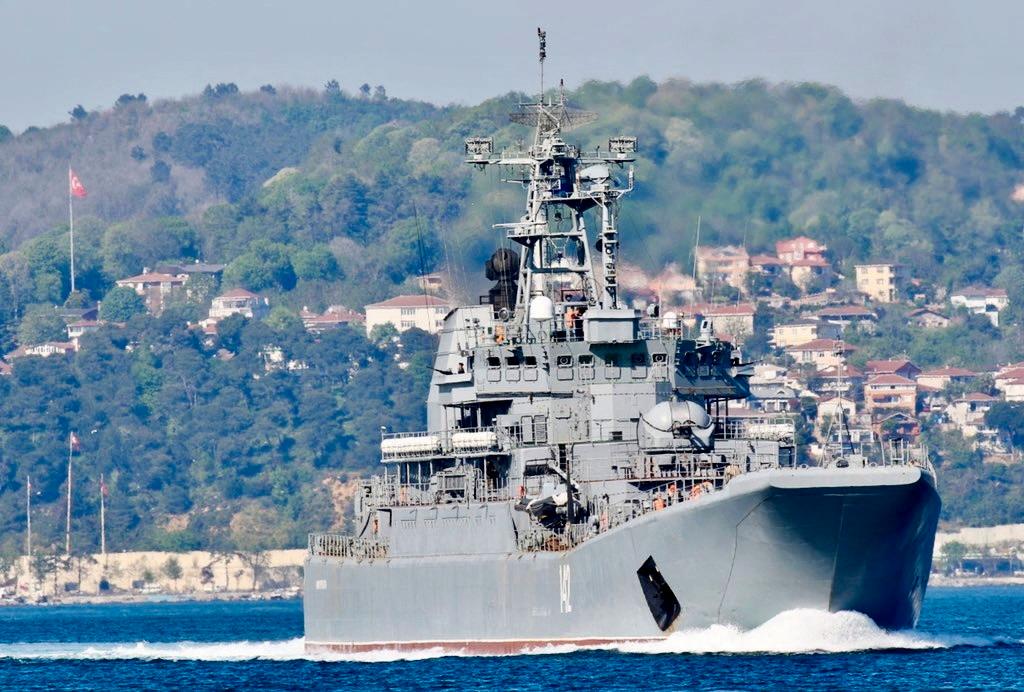 Ryska krigsskeppet Novotjerkassk i Istanbul 2021.