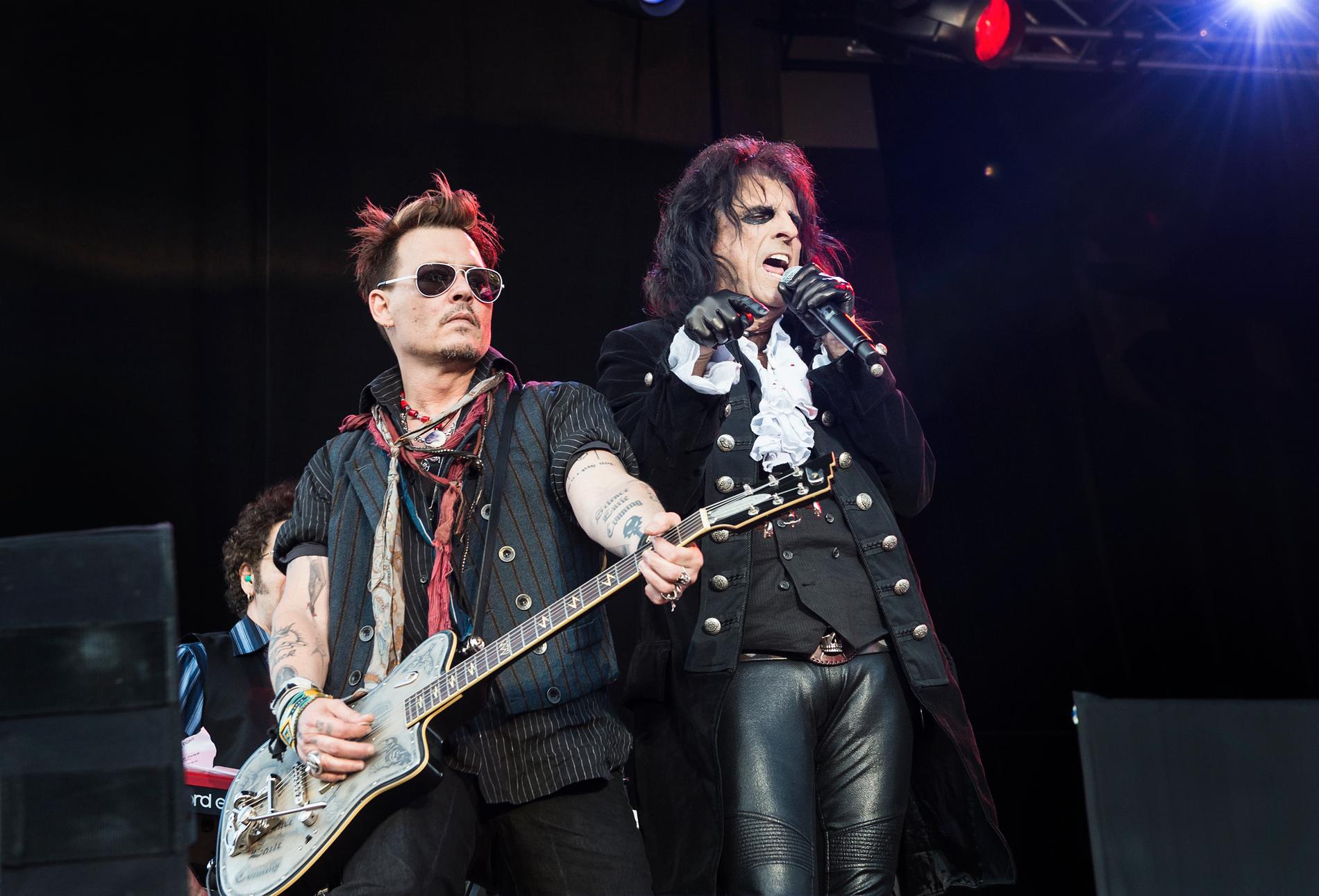 Johnny Depp och Alice Cooper när de spelade ihop på Gröna Lund i bandet ”Hollywood Vampires”. 