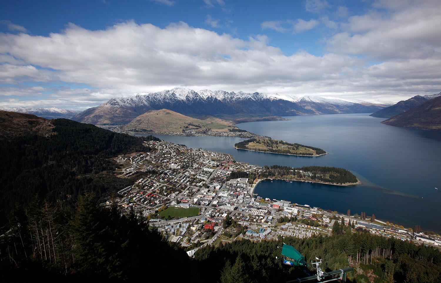 Queenstown, Nya Zeeland Världens fjärde vänligaste stad ligger vid Lake Wakatipu på Nya Zeelands sydö och är ett känt turistmål.