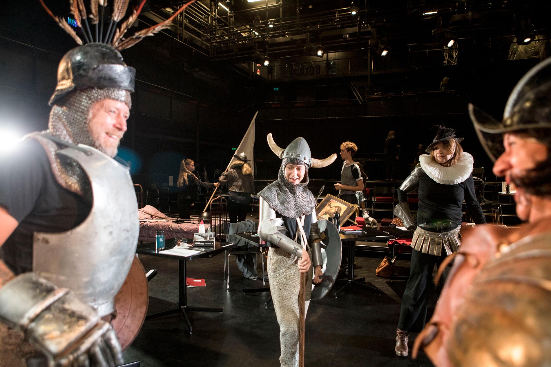 Förberedelser inför följetongsteatern Don Quijote på Folkteatern i Göteborg.