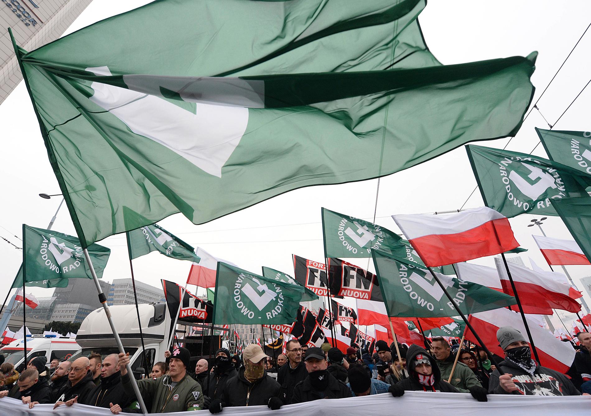 Högerextremister marscherade i den jättelika självständighetsmarschen i Warszawa på söndagen.