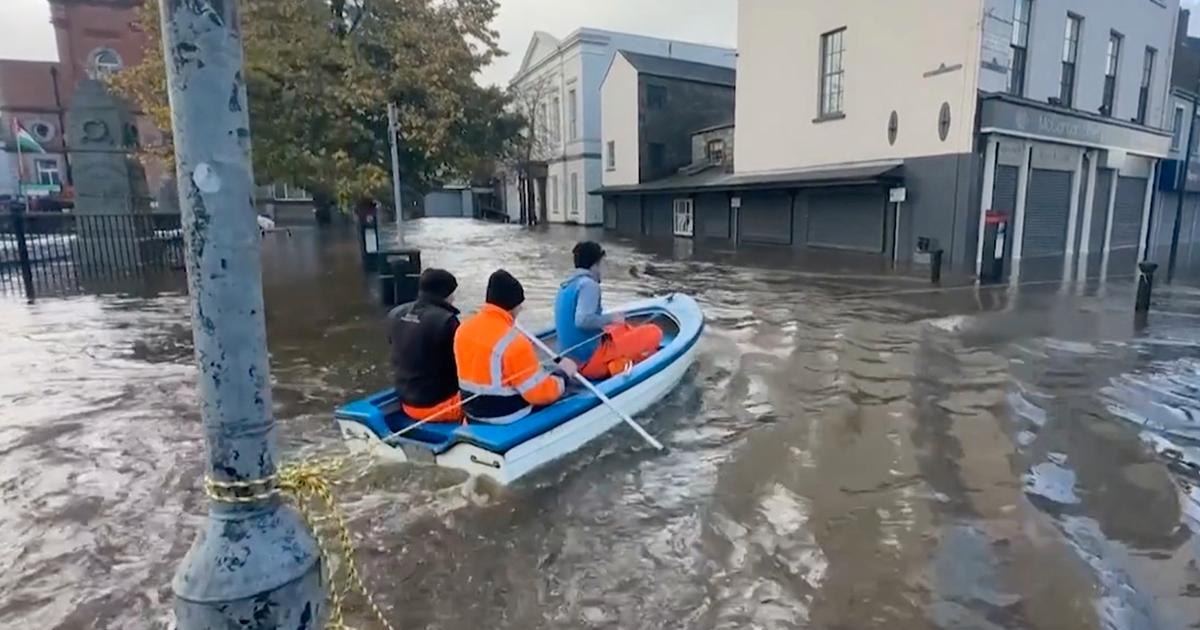 Kraftiga översvämningar i Newry, Nordirland.