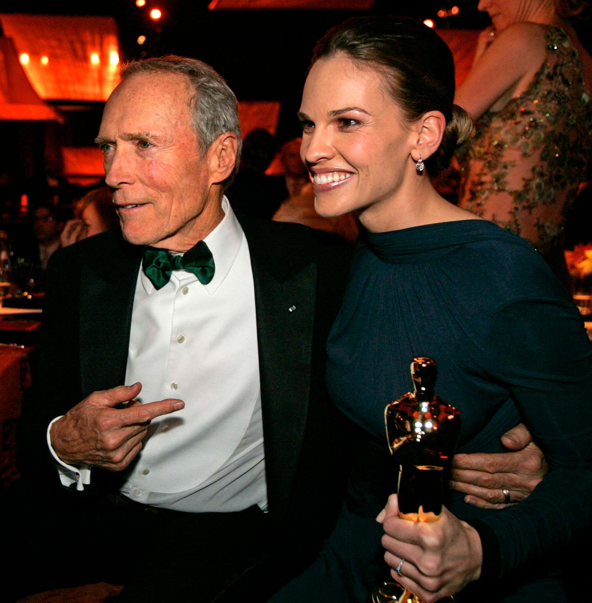 Clint Eastwood och Hilary Swank belönades bägge med Oscarsstatyetter 2005 för regi respektive kvinnliga huvudroll i ”Million dollar baby”.
