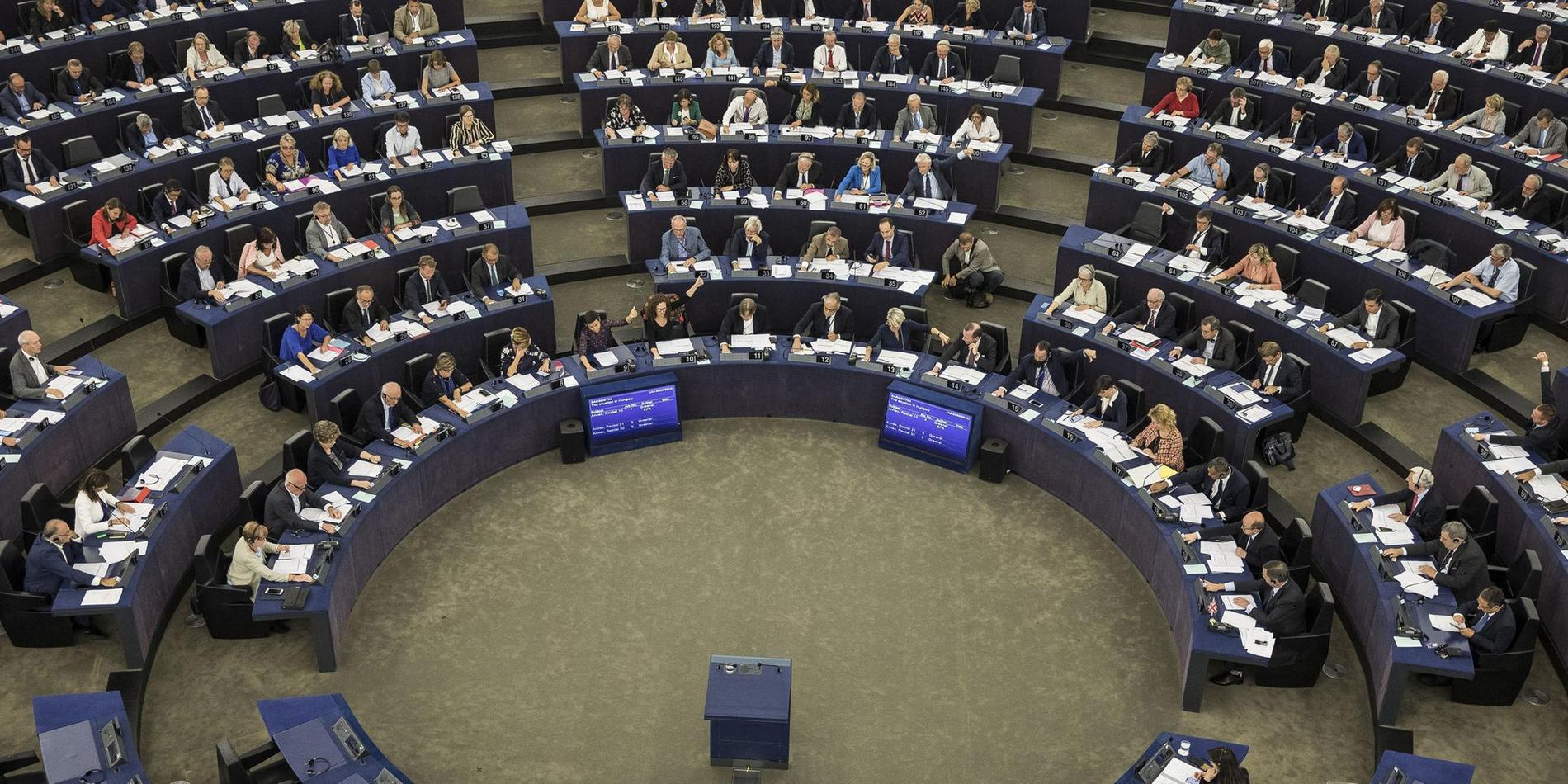 Europaparlamentet röstade ja till länkskatt och till ett förbud mot att filma och fotografera sportevent. 