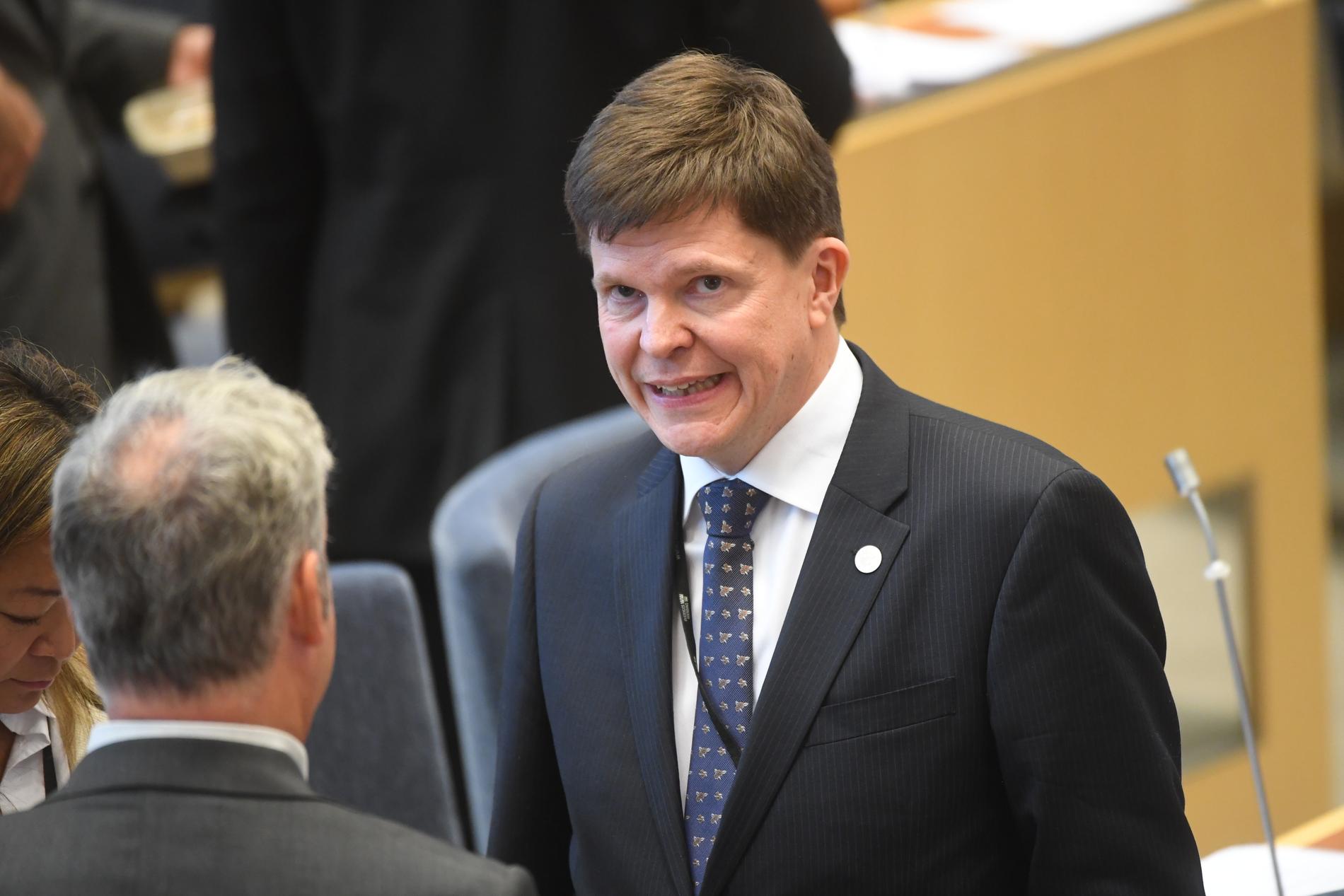 Riksdagens nyvalde talman Andreas Norlén har spikat att en statsministeromröstning hålls redan på tisdagen.