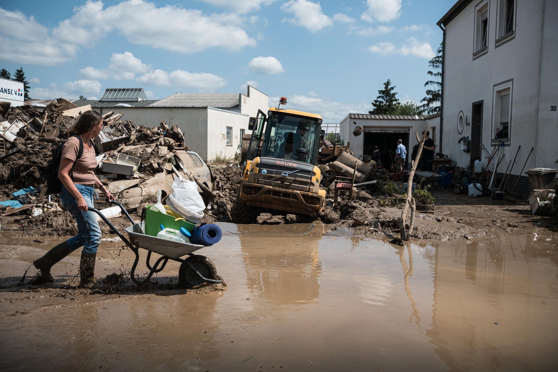 De boende i staden jobbar hårt för att ”städa undan” katastrofen så gott de kan.
