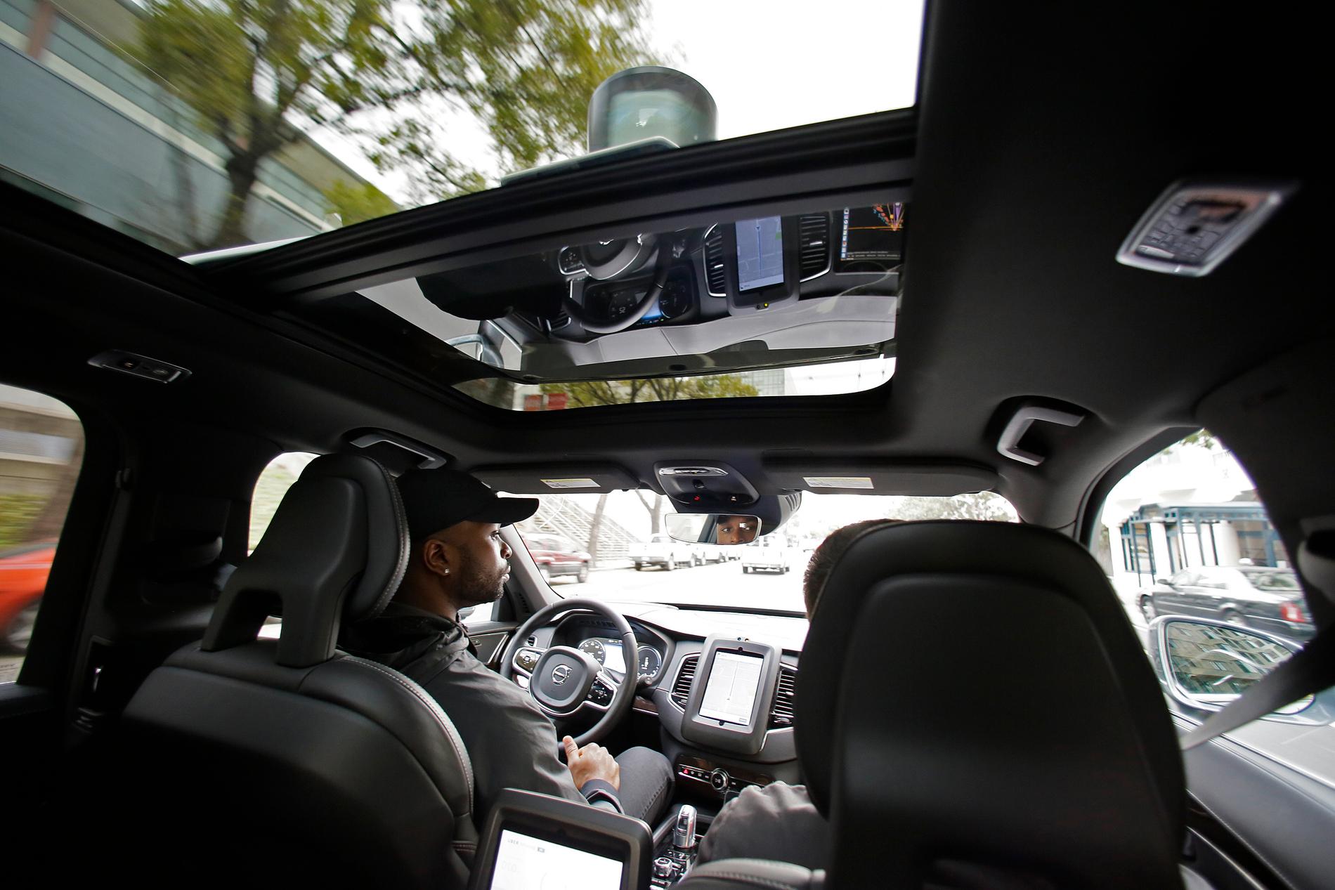 Uber har utfört ett test med självkörande bilar.