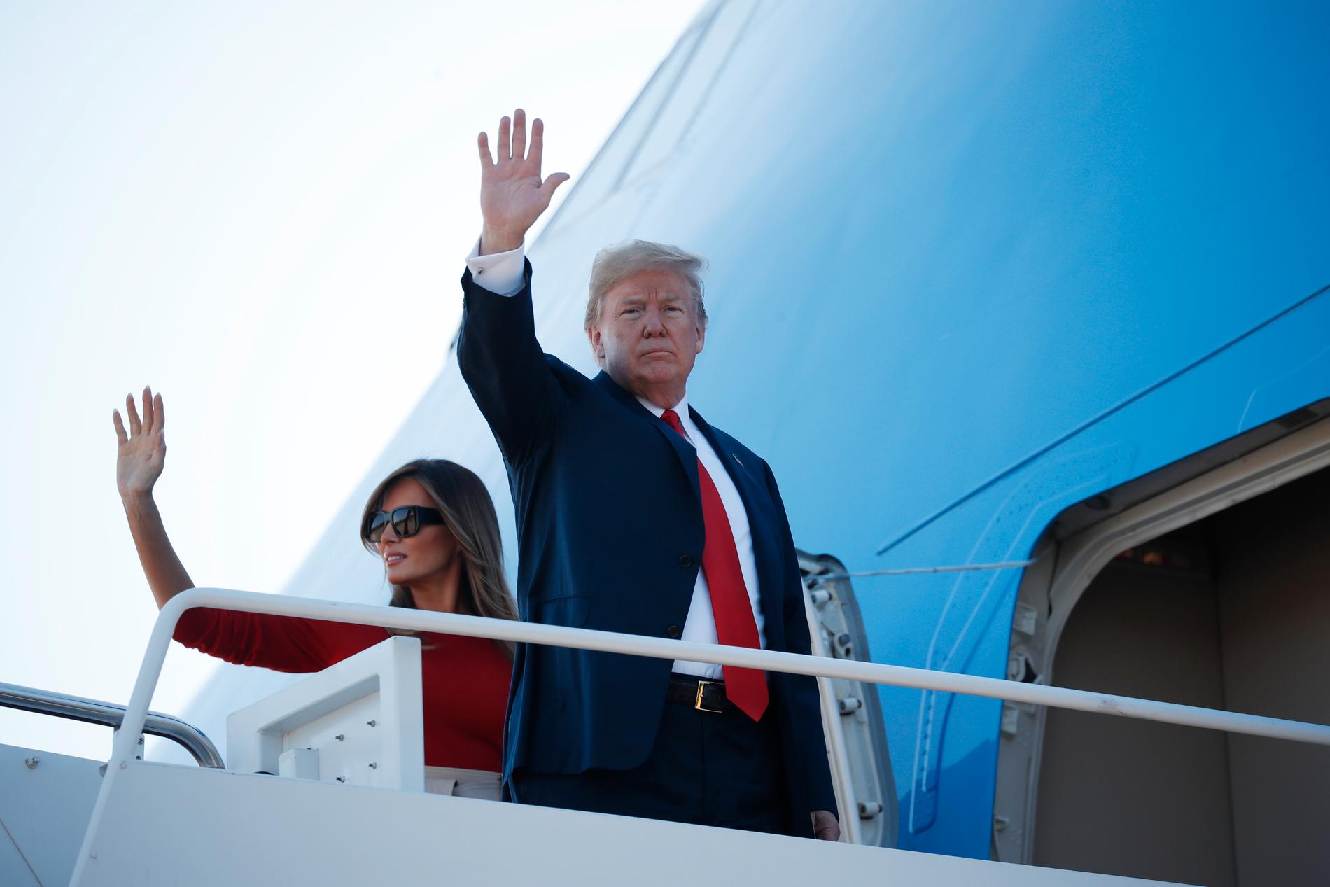 USA:s president Donald Trump och hustrun Melania vinkar adjö inför sitt veckolånga besök i Europa, som inleds med Nato-toppmöte i Bryssel.