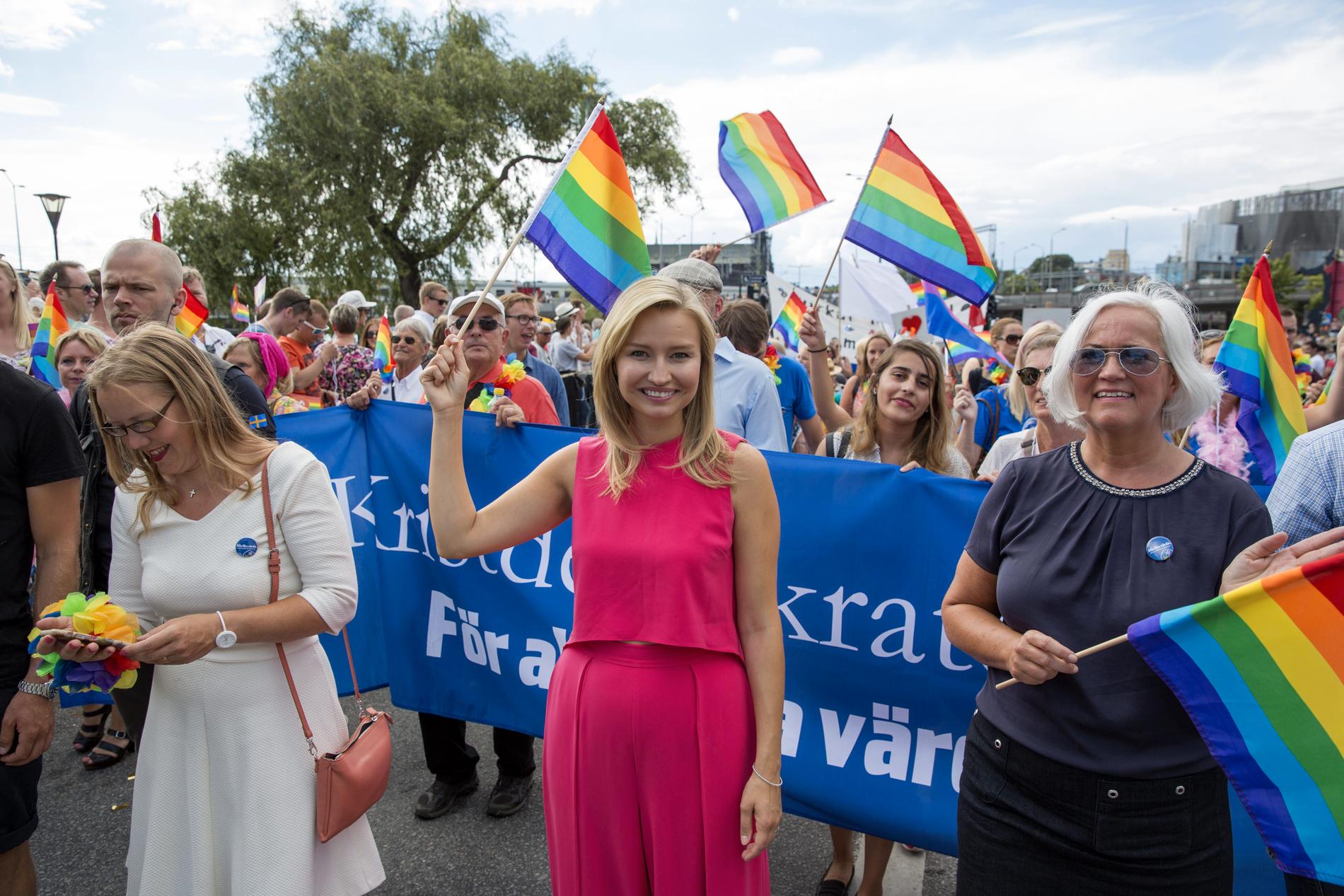 Ebba Busch i Prideparaden