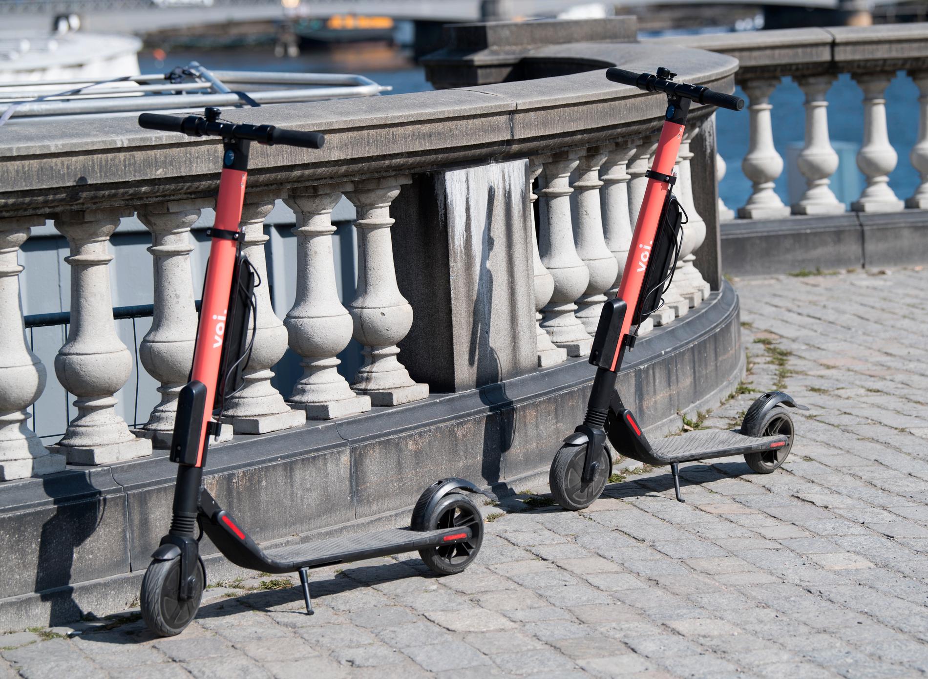 Elsparkcyklar har blivit allt vanligare i gatubilden – och i Helsingborgs hamnbassäng. Arkivbild.