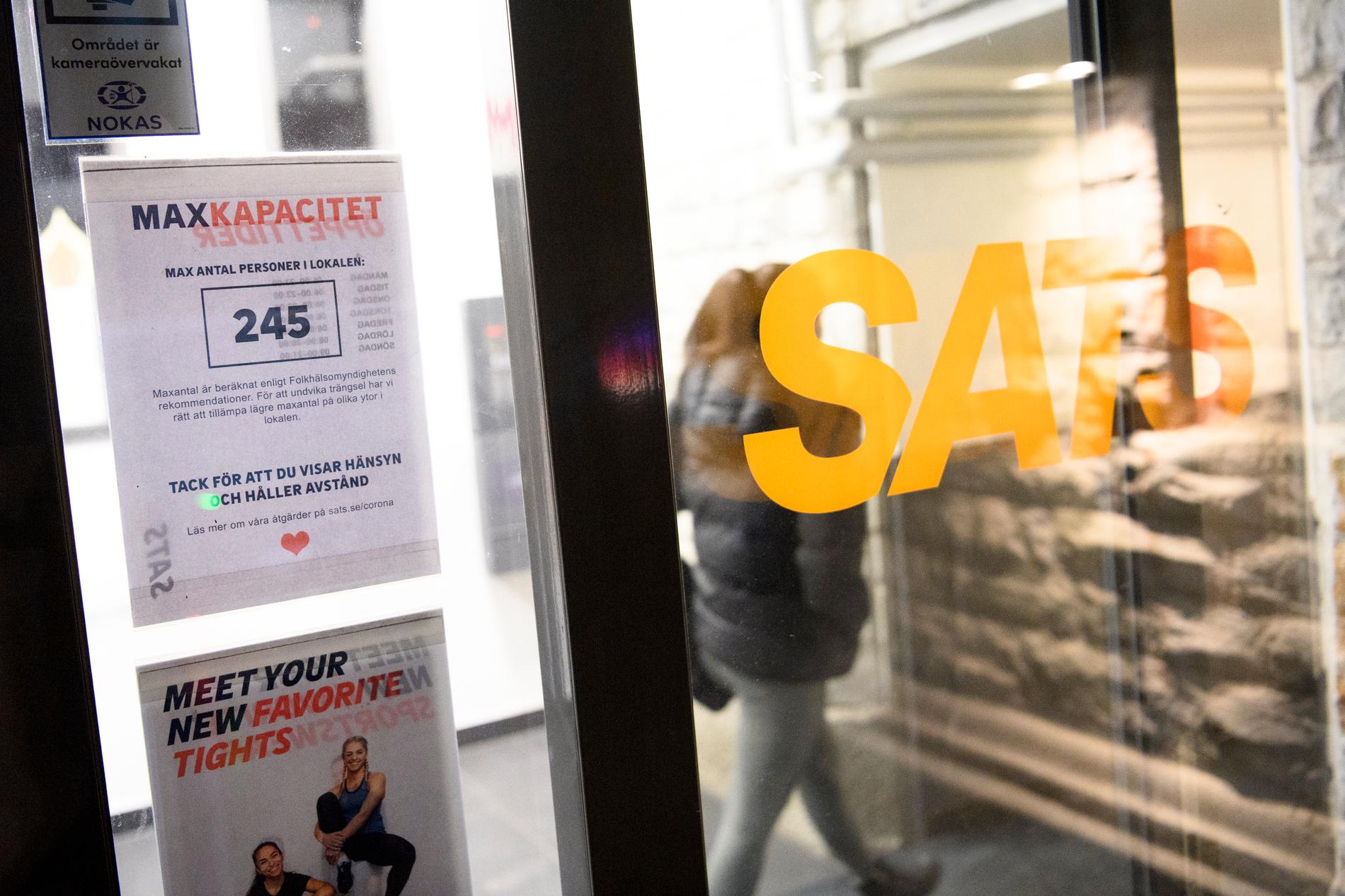 På SATS Södermalm i Stockholm får maximalt 245 personer vistas i lokalerna samtidigt på grund av smittskyddsrestriktioner.