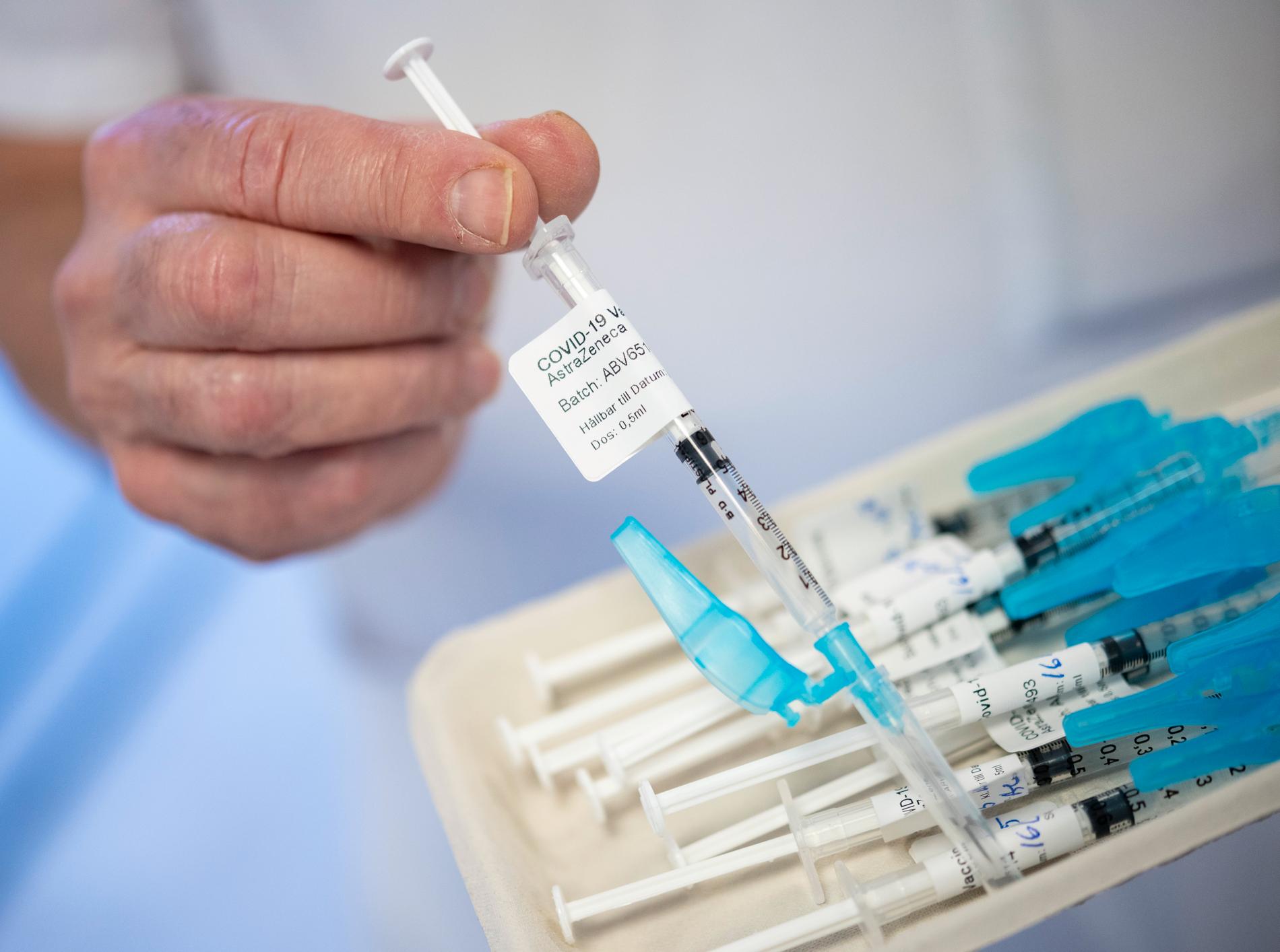 Turerna kring Astra Zenecas vaccin tros ligga bakom skepsisen blav de ovaccinerade.