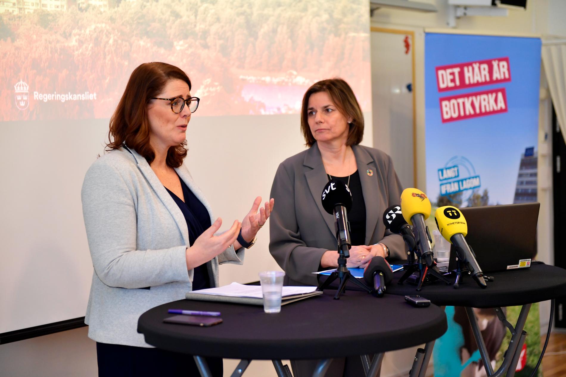 I januari 2018 berättade Botkyrkas kommunstyrelseordförande Ebba Östlin (S) och biståndsminister Isabella Lövin (MP) att biståndsmyndigheten Sida skulle flytta till Botkyrka kommun i Stockholms län.