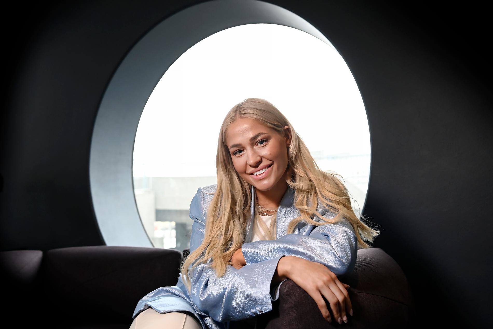 Klara Hammarström tävlar i Melodifestivalen 2022