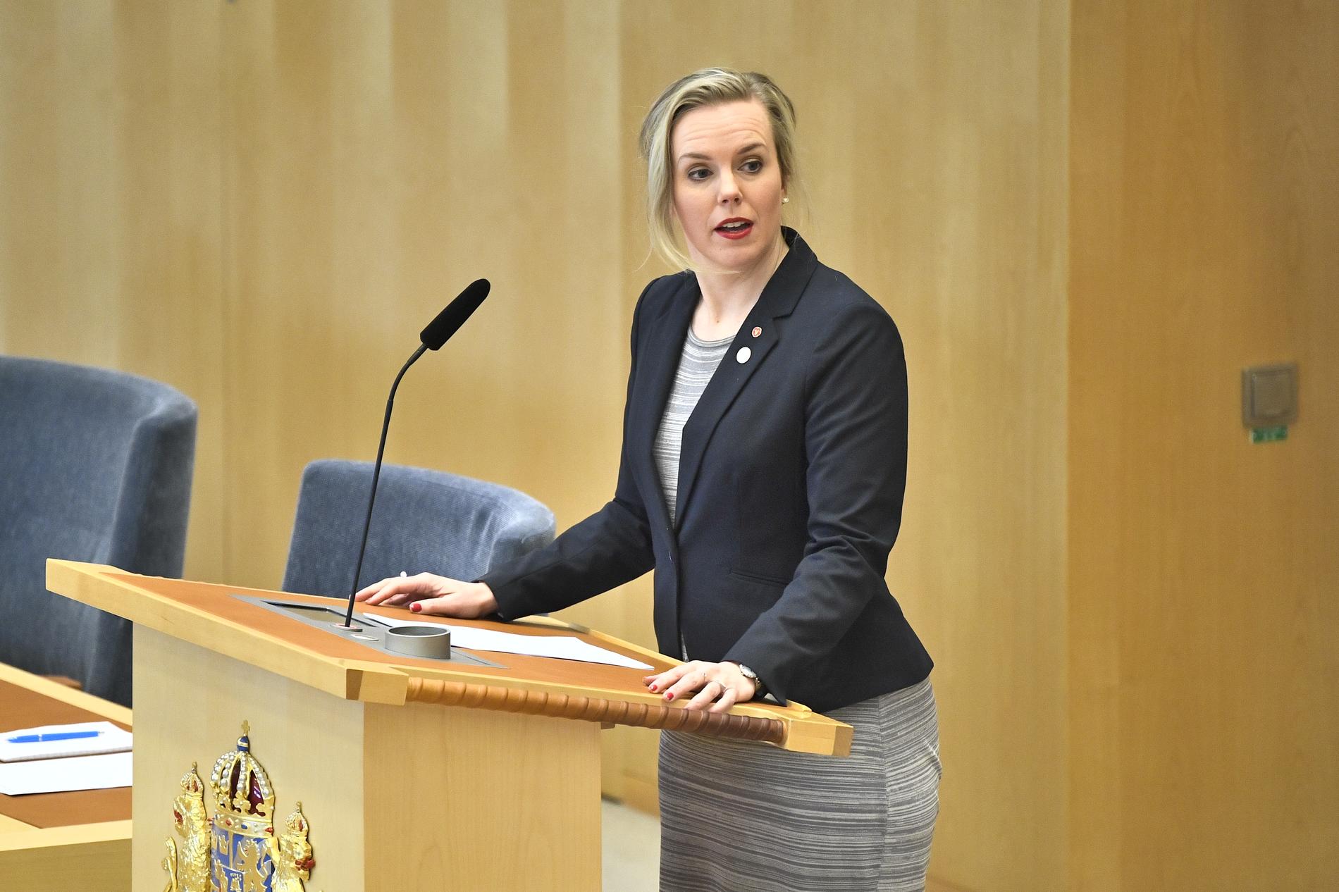Linda Westerlund Snecker (V) under riksdagens debatt om hantering av IS-återvändare. Hon är en av dem som nämns i diskussioner som efterträdare till Jonas Sjöstedt. Arkivbild.