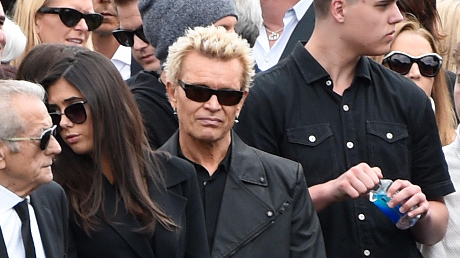 Billy Idol på Chris Cornells begravning.