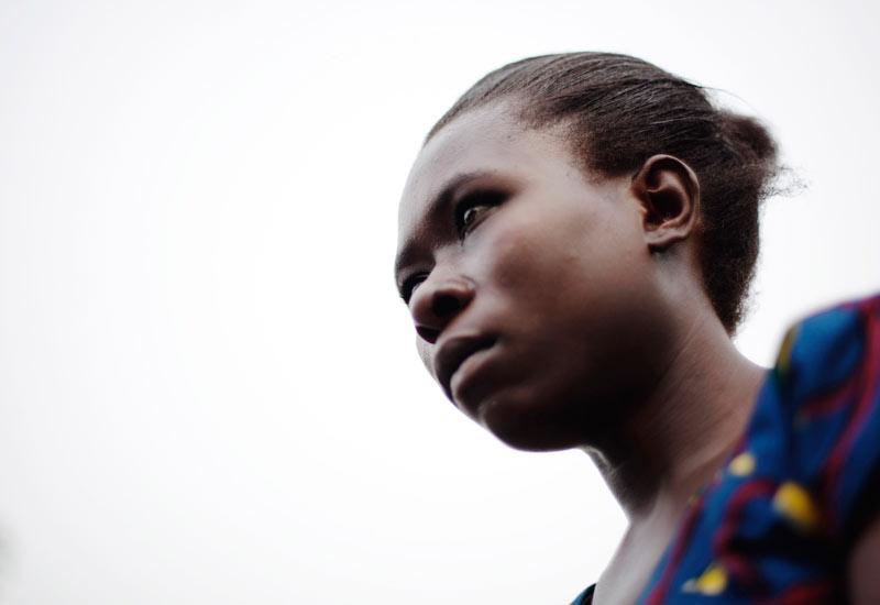 ”Jag släpptes när dom hade våldtagit mig, när jag kom hem ville min man inte veta av mig”, berättar Sheka, 25 år.