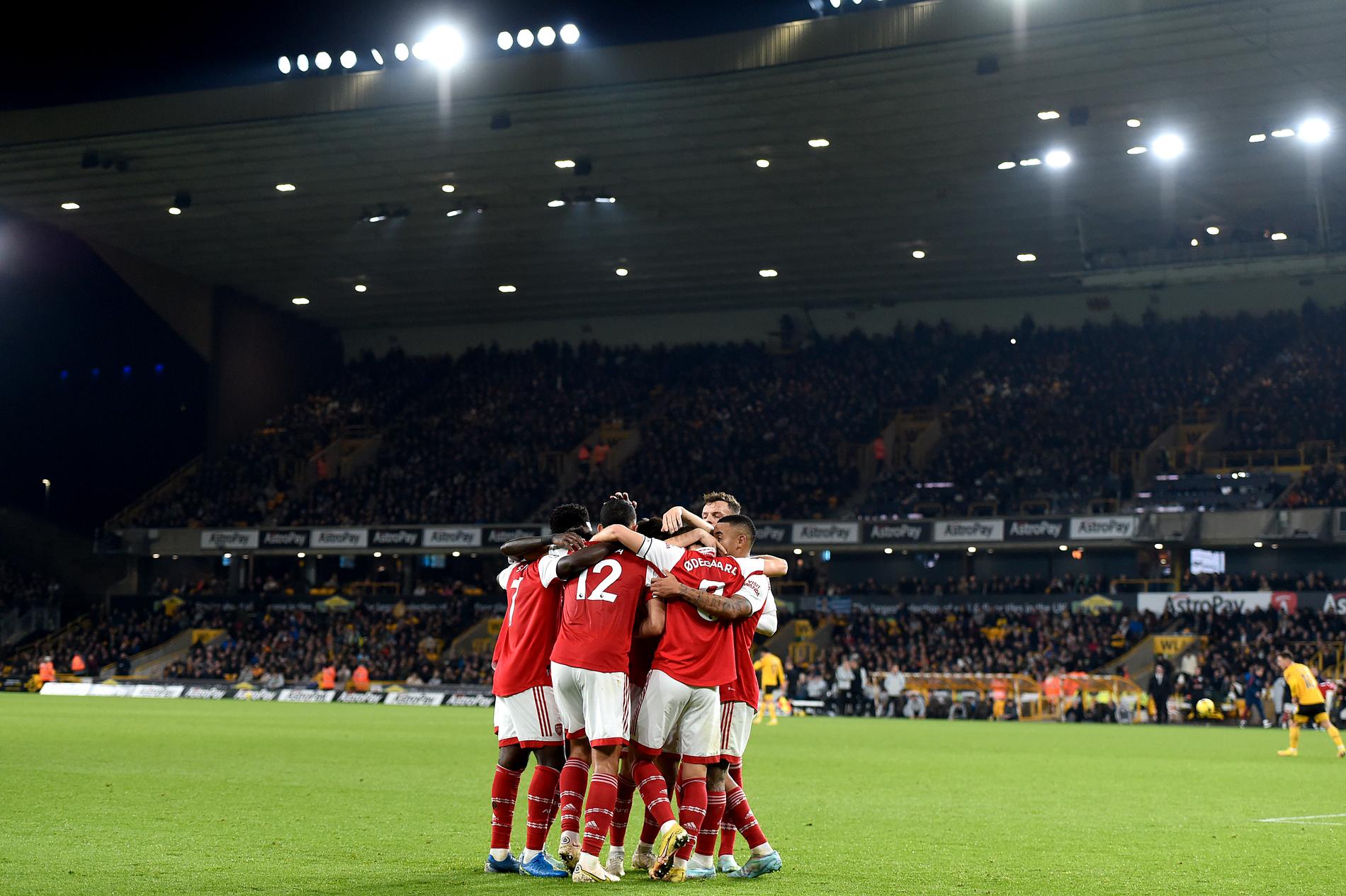Arsenal firar efter Martin Ödegaards andra mål i matchen. 