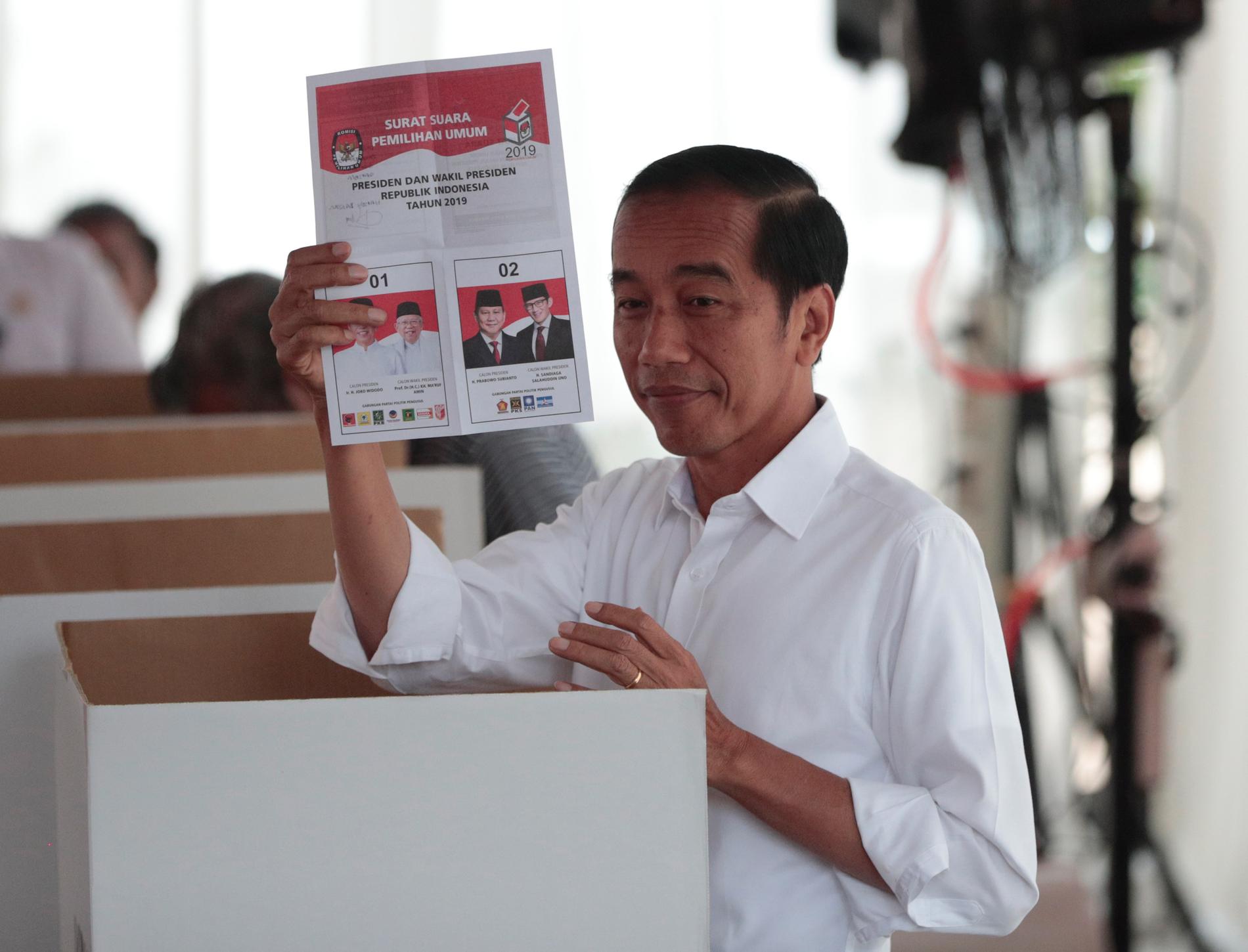 "Jag är lättad", sade Indonesiens president Joko Widodo efter att ha lagt sin röst i onsdagens val.