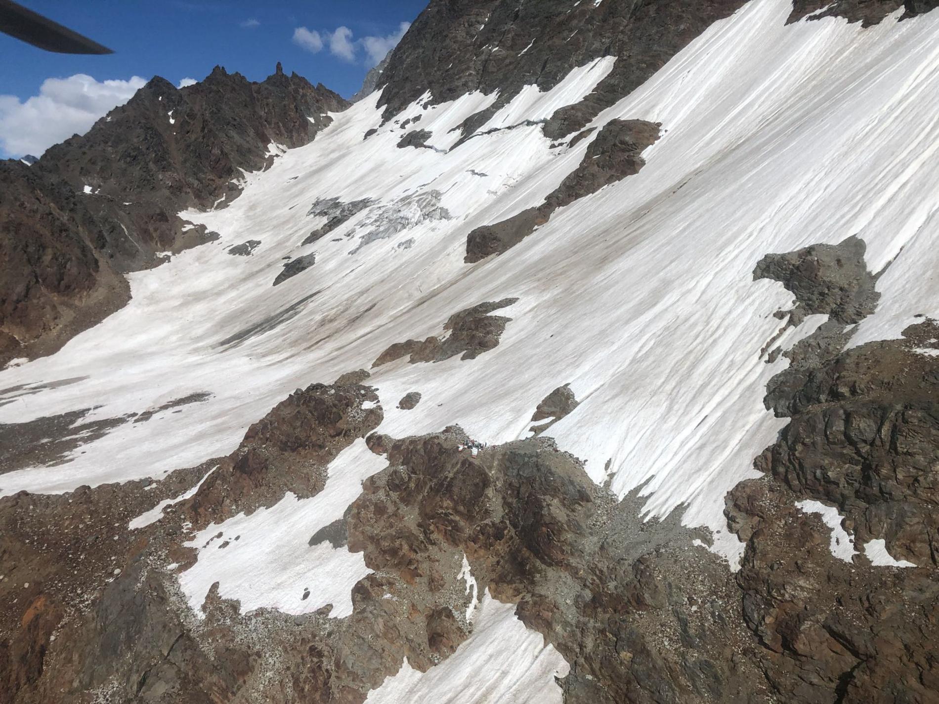 Olycksplatsen i Gletscherspitze ovanför orten Blatten i schweiziska alperna.