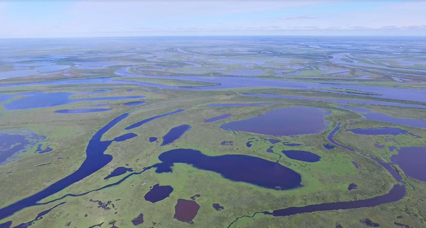 När permafrosten tinar bildas många nya vattendrag, som släpper ut oväntat mycket växthusgaser enligt en ny fältstudie i västra Sibirien.