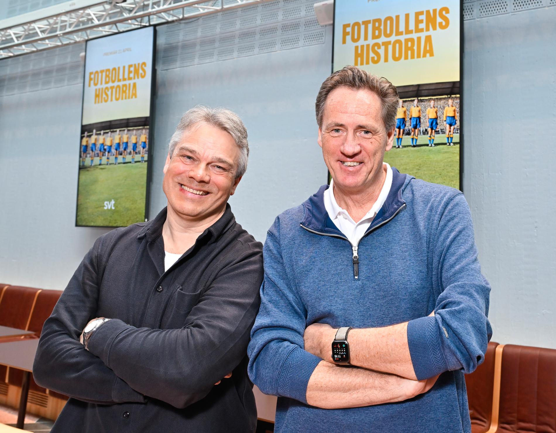Albert Svanberg, t v, och Jens Lind har gjort nya SVT-dokumentären "Fotbollens historia".