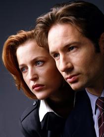 Arkiv X med Mulder (David Duchovny) och Scully (Gillian Anderson).