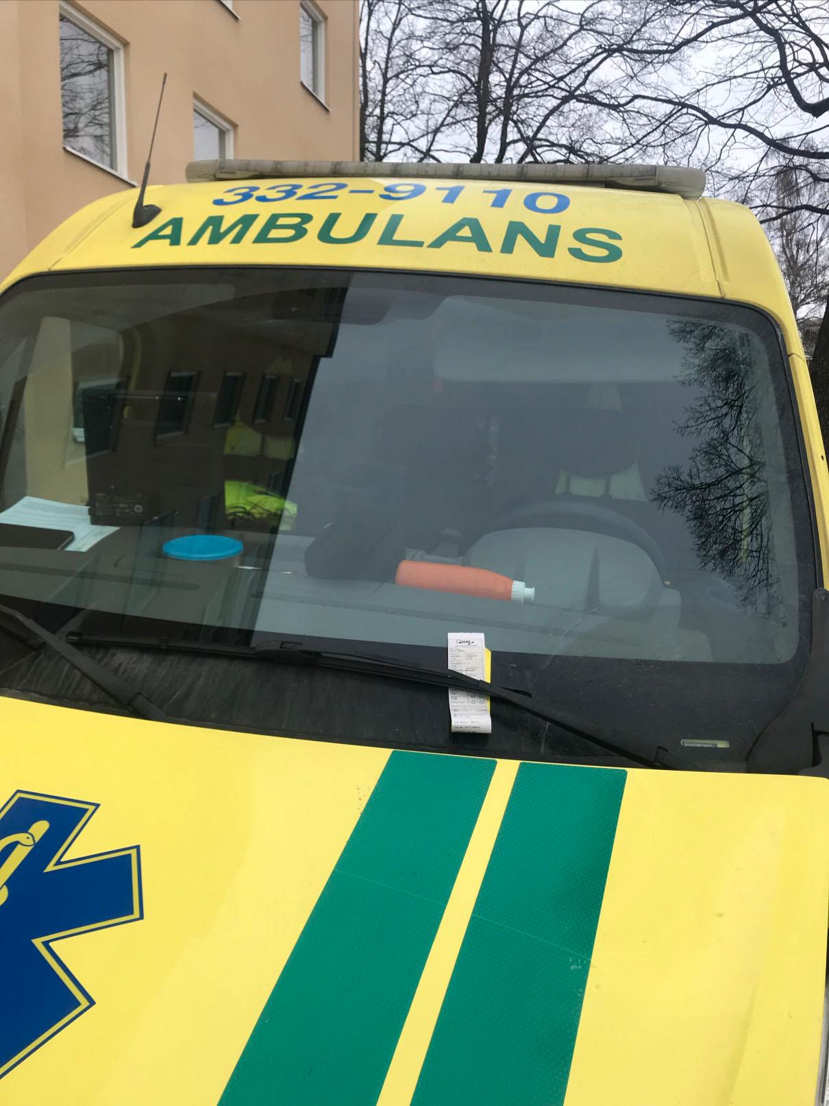 Ambulansen med p-boten.