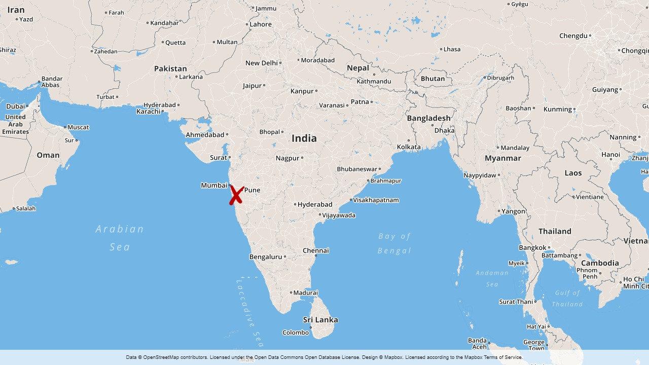 Flera har dött efter skyfall i Pune i västra Indien.