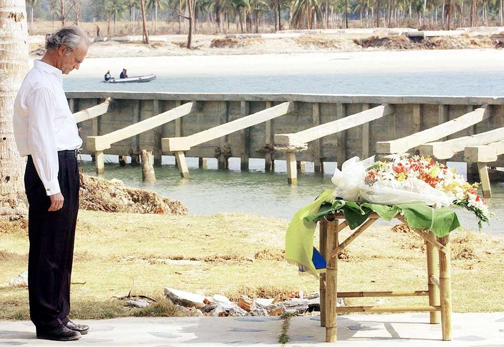 Kungen hedrade offren som omkom i Tsunamikatastrofen 2004.