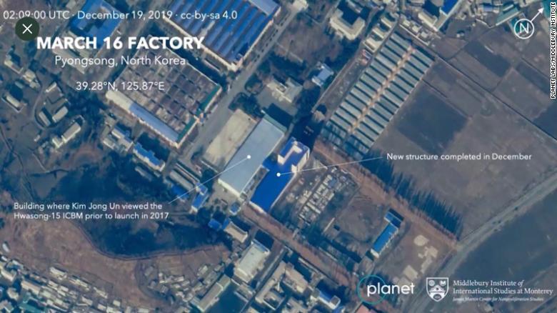 En satellitbild från 19 december som visar den nya byggnaden som misstänks vara en vapenanläggning.