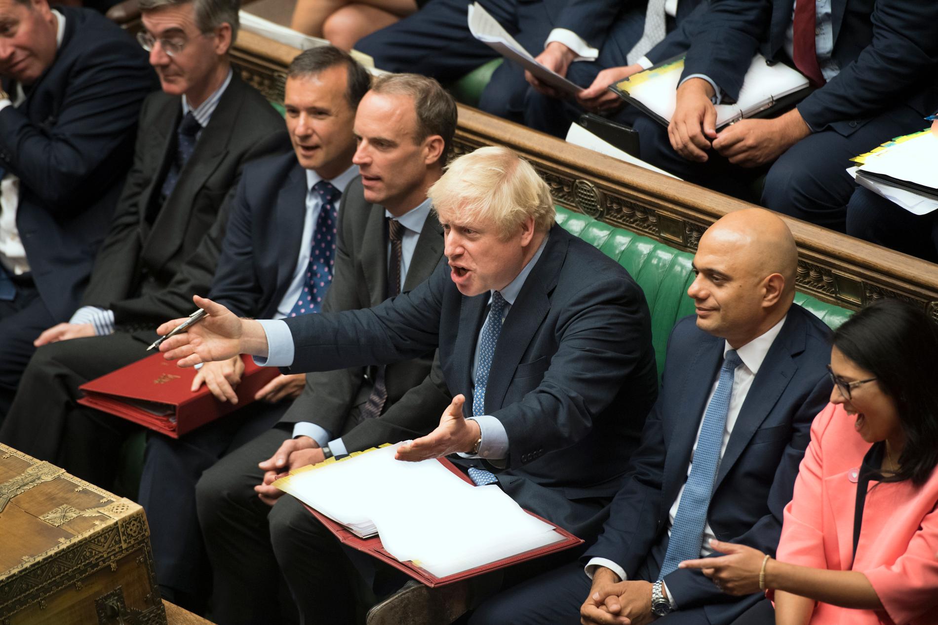Boris Johnson svarar på frågor i brittiska parlamentet.