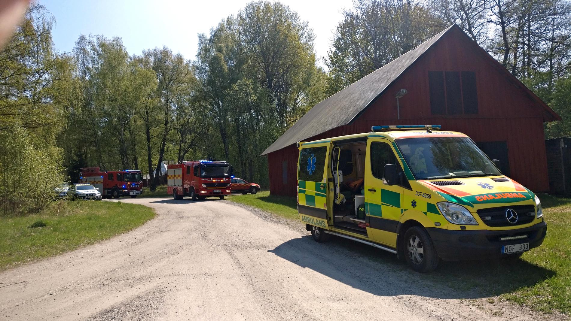 En död person har hittats i vattnet vid Södertälje. 