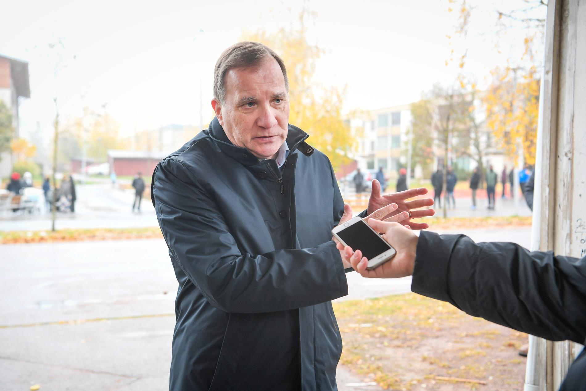 Statsminister Stefan Löfven (S) kommenterar det kinesiska hotet under ett besök i Borlänge på onsdagen.