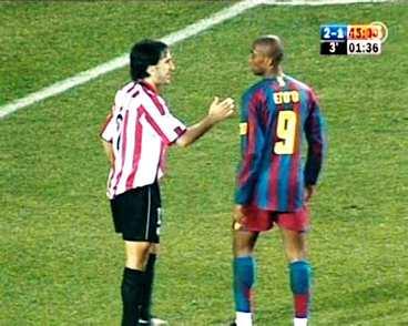 ...och Barcelonastjärnan Samuel Eto"o bråkade med Bilbaos Expósito hela matchen.