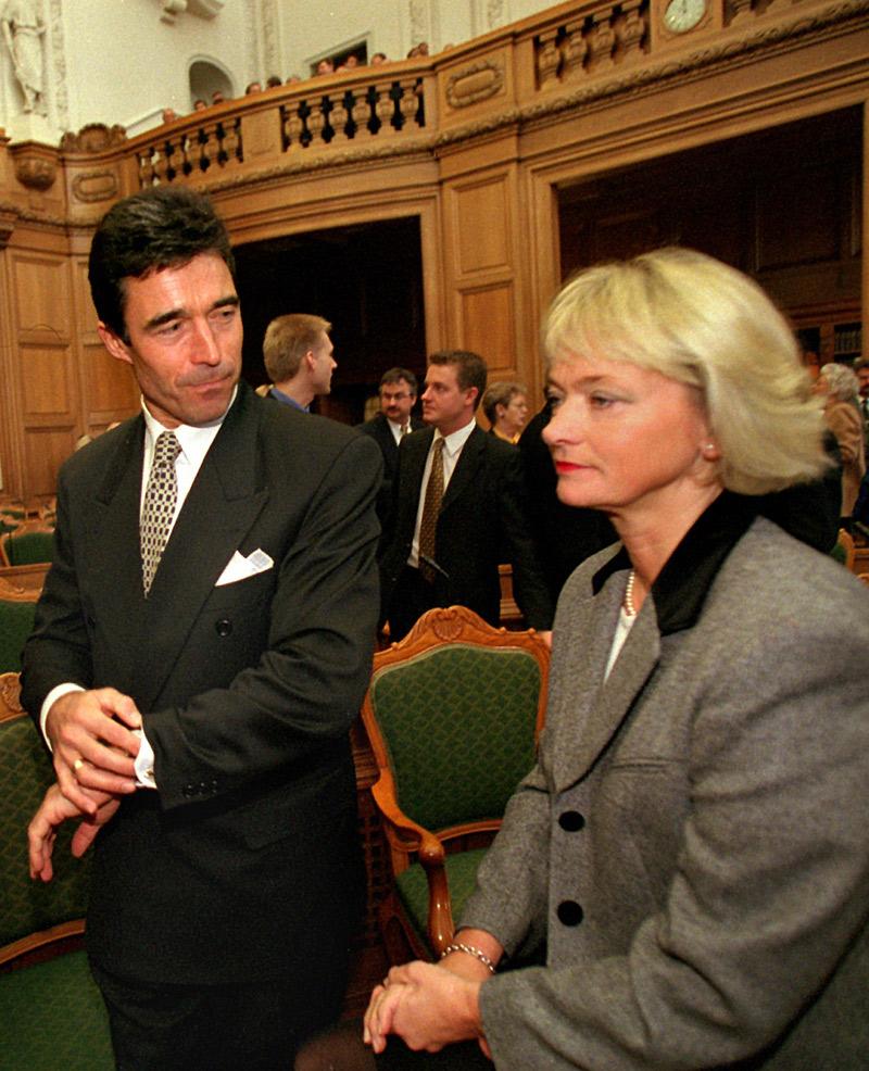 Venstres Anders Fogh Rasmussen och Dansk Folkepartis ledare Pia Kjaersgaard vid Folketingets öppnande 1998. Då var DF ett utskällt parti – numera har påverkar de politiken varje dag.