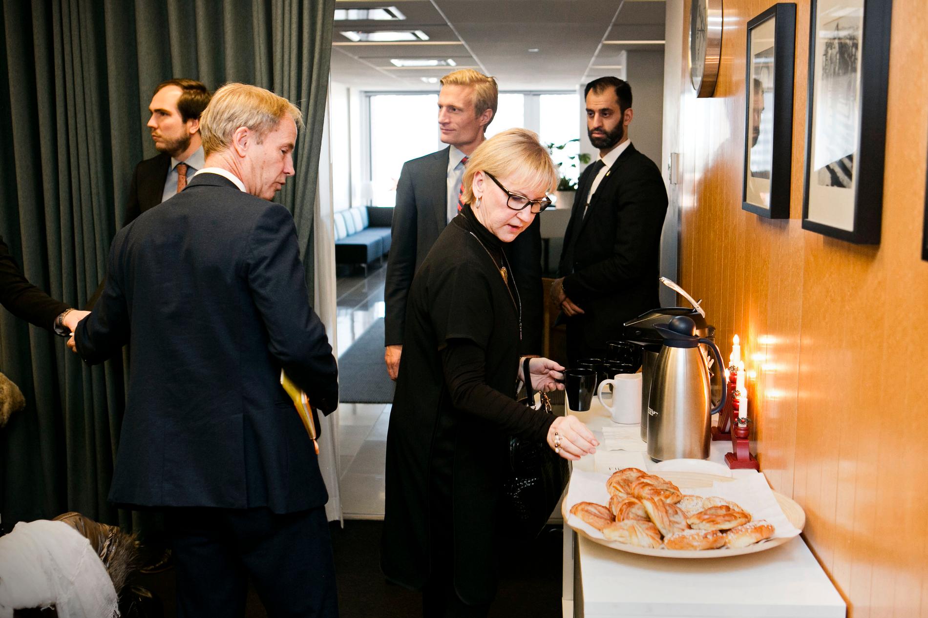 Utrikesminister Margot Wallström och Sveriges FN-ambassadör Olof Skoog inför att Sverige tar över ordförandeklubban i FN:s säkerhetsråd.