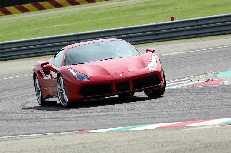 488 GTB är två sekunder snabbare runt testbanan Fiorano än föregånger 458 Italia.