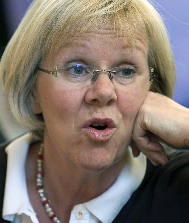 INTE ANTRÄFFBAR LO:s ordförande Wanja Lundby-Wedin var i går inte anträffbar. Men tidigare har hon rasat mot direktörers pensionsavtal och bonusar.